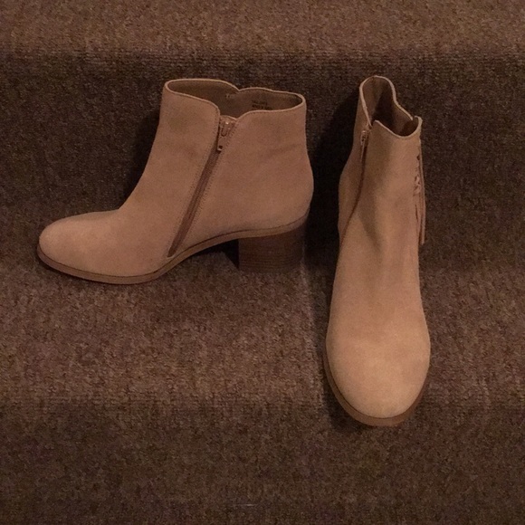 🤠 NWT Reaction Kenneth Cole Genuine Suede Booties - Picture 3 of 8